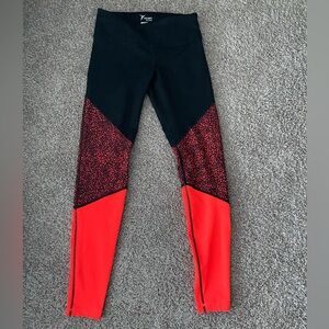Old Navy Active Black and Red Go-Dry Fitted Leggings Women’s Small